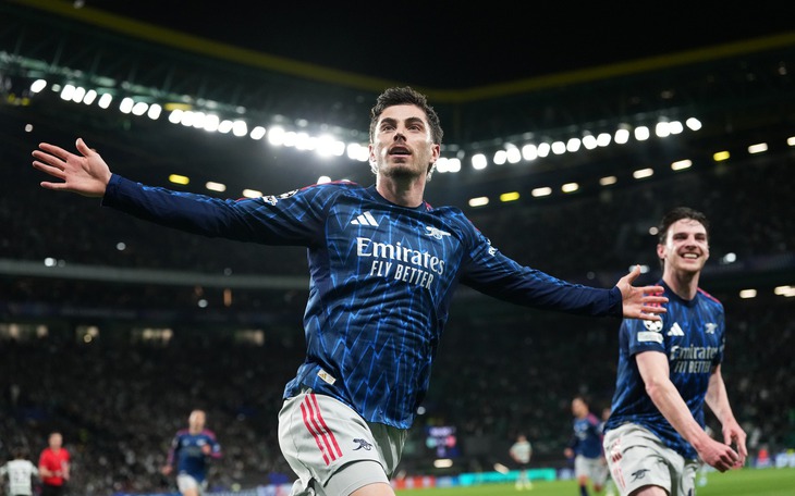 Tiền đạo Gyokeres đổ lỗi cho mặt sân sau khi thua Bournemouth - Ảnh 2.