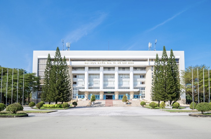 TP.HCM hợp tác Đại học Quốc gia TP.HCM đào tạo nhân lực, phát triển AI và bán dẫn - Ảnh 1.