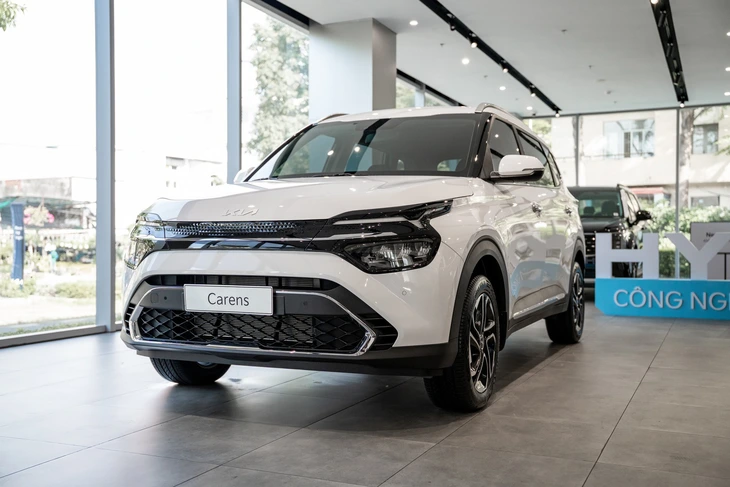 Tin tức giá xe: Hàng loạt xe MPV giảm giá, có mẫu hạ cả trăm triệu - Ảnh 9.