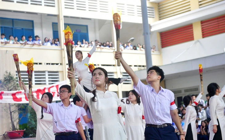 Bức thư chạm đến trái tim của hiệu trưởng tại TP.HCM giữa mùa nắng nóng - Ảnh 3.