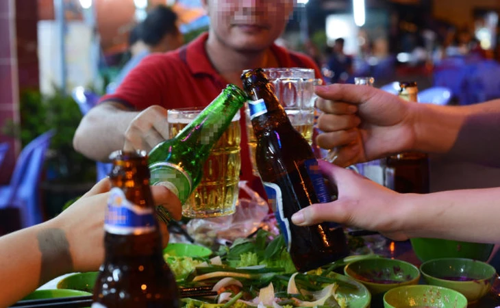 Chế độ ăn uống có thể làm tăng nguy cơ gây tác dụng phụ khi uống thuốc - Ảnh 2.