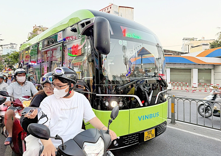 Nhiều gửi gắm cho xe buýt miễn phí - Ảnh 3. Nhiều gửi gắm cho xe buýt miễn phí - Ảnh 3.