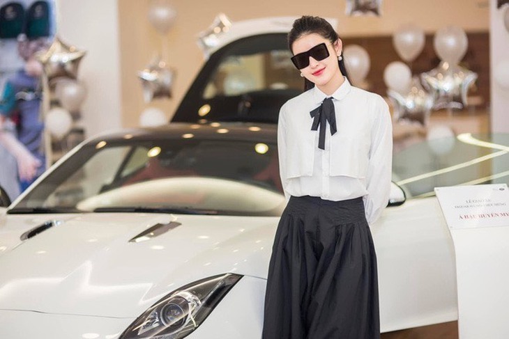 Khối tài sản 'khủng' của á hậu thanh lý hàng hiệu 'đen đen, bẩn bẩn' giá 2 triệu - Ảnh 5.