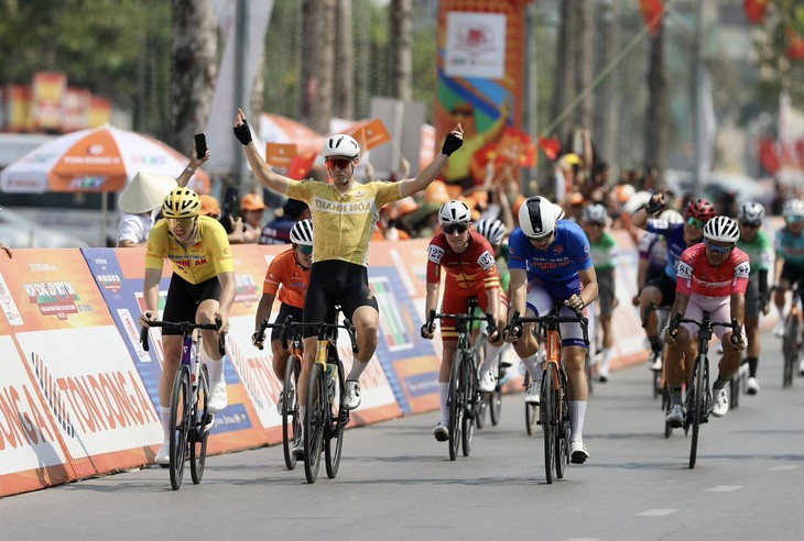 Cúp truyền hình - Ảnh 1.