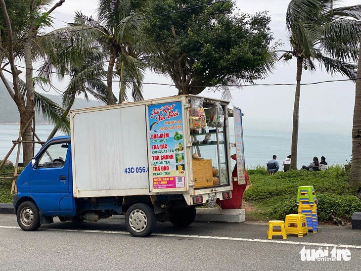 Xác minh clip người phụ nữ quăng ghế xuống vực ở bán đảo Sơn Trà - Ảnh 3.