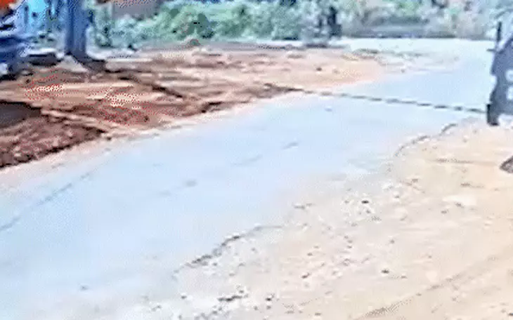 Cảnh sát vào cuộc vụ cáp kéo xe tải căng ngang đường khiến 1 người bị thương - Ảnh 2.