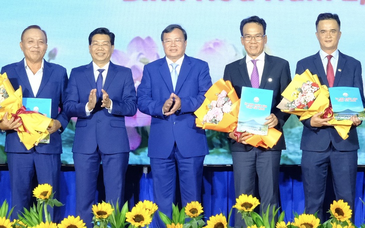 Phú Thọ khởi công dự án khu công nghiệp trọng điểm quy mô vốn gần 2.000 tỉ đồng - Ảnh 2.