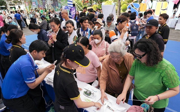 Nhiều chuyến bay đến điểm du lịch kỳ nghỉ lễ 30-4, 1-5 đã bán trên 90% chỗ - Ảnh 2.