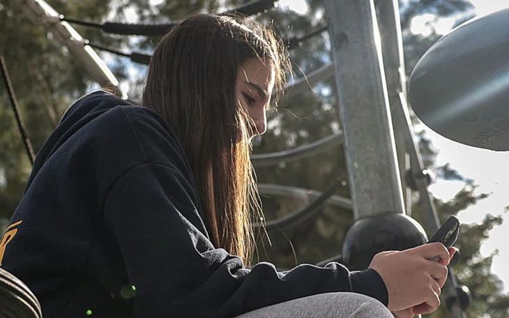 Pháp thúc đẩy ngày ngắt kết nối hàng tháng cho giới trẻ - Ảnh 2.