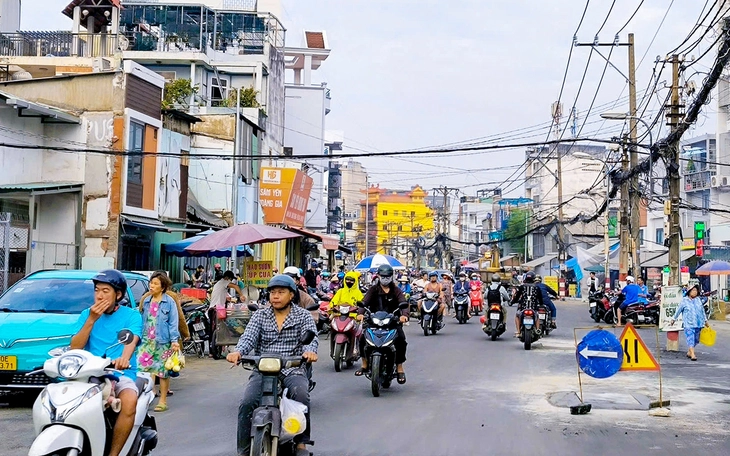 Chính phủ: Các bộ ngành, địa phương tiếp tục sắp xếp bên trong để tinh gọn, mạnh - Ảnh 2.