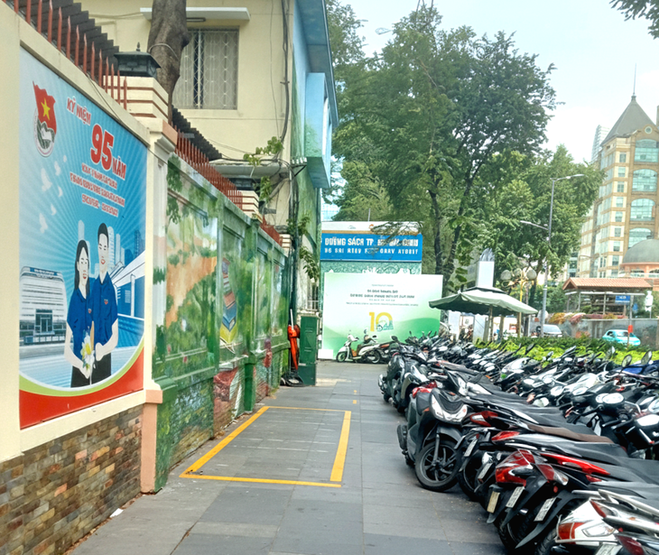 Kiến nghị để bãi giữ xe cho Đường sách tiếp tục hoạt động - Ảnh 1.