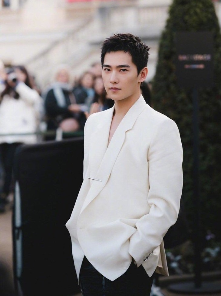 Tướng quân kem nền - Ảnh 2.