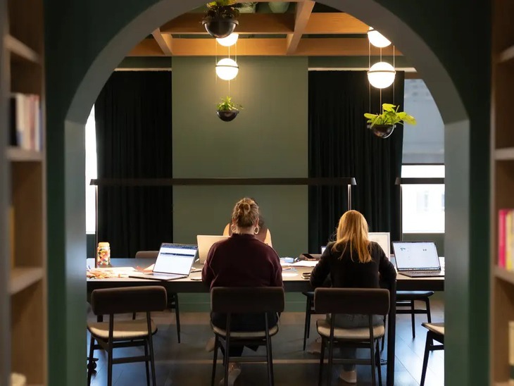 nhân viên - Ảnh 1.