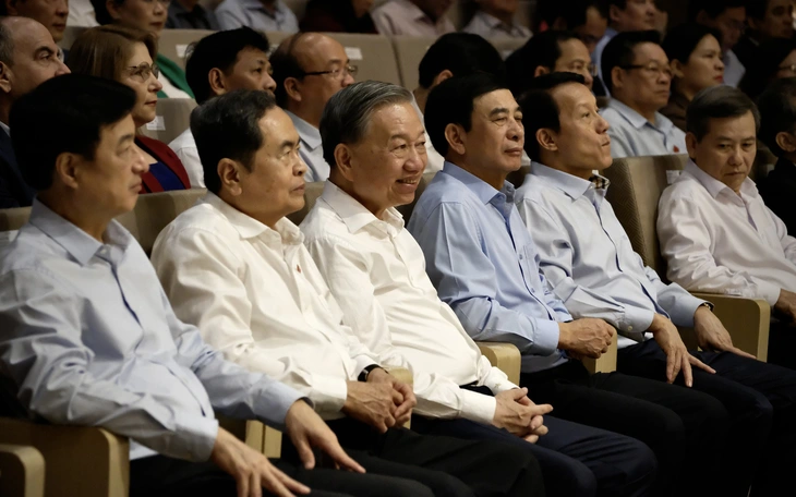 Tổng Bí thư, Chủ tịch nước dự Lễ đón nhận danh hiệu Anh hùng LLVT nhân dân của Quân khu 3 - Ảnh 6.