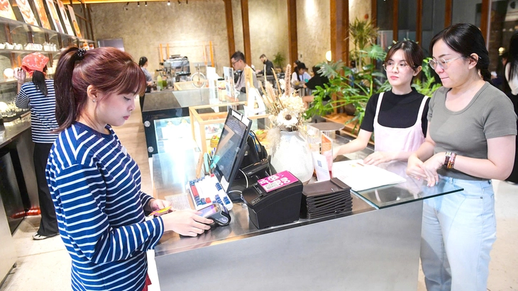 'Cấm' hộ kinh doanh có doanh thu thấp xuất hóa đơn: Hộ kinh doanh nhỏ lo gặp bất lợi - Ảnh 2.