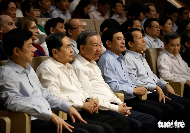 Tổng Bí thư, Chủ tịch nước Tô Lâm dự chương trình văn nghệ 'Tổ quốc trong tim' - Ảnh 2.