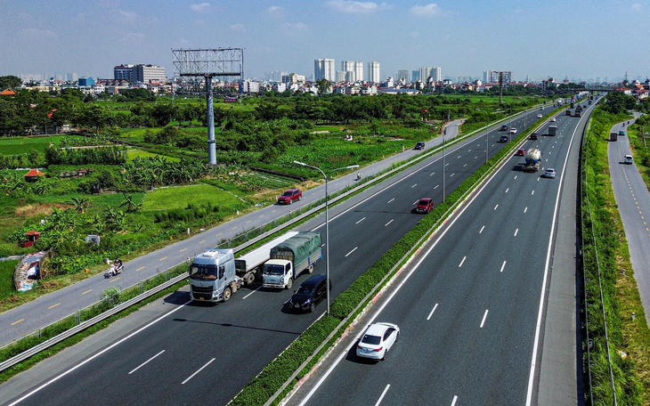 Tạm đóng từng đoạn cao tốc từ Vũng Áng - Cam Lộ để lắp giá long môn phục vụ thu phí - Ảnh 2.