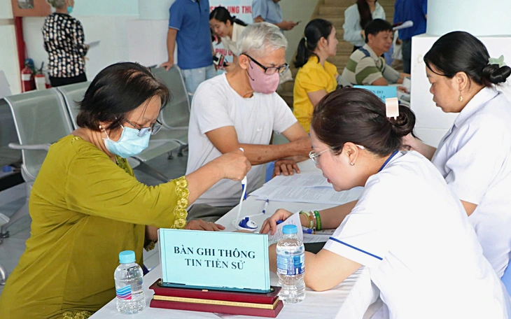 Lần đầu tiên TP.HCM huy động hơn 100 bệnh viện khám, sàng lọc cho 15 triệu dân - Ảnh 3.