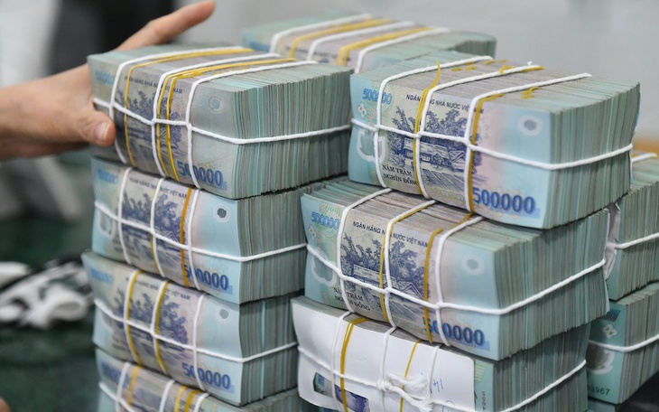 Cổ phiếu 'vua' đồng loạt khởi sắc sau tin các ngân hàng hạ lãi suất - Ảnh 4.