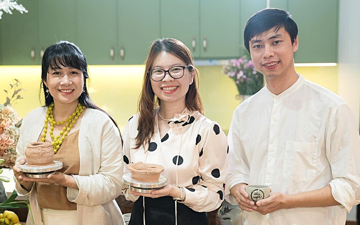 Những người phụ nữ nương nhau giữa ngàn mây - Ảnh 2.