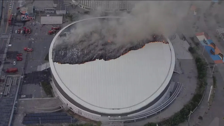 Sân thi đấu - Ảnh 2.