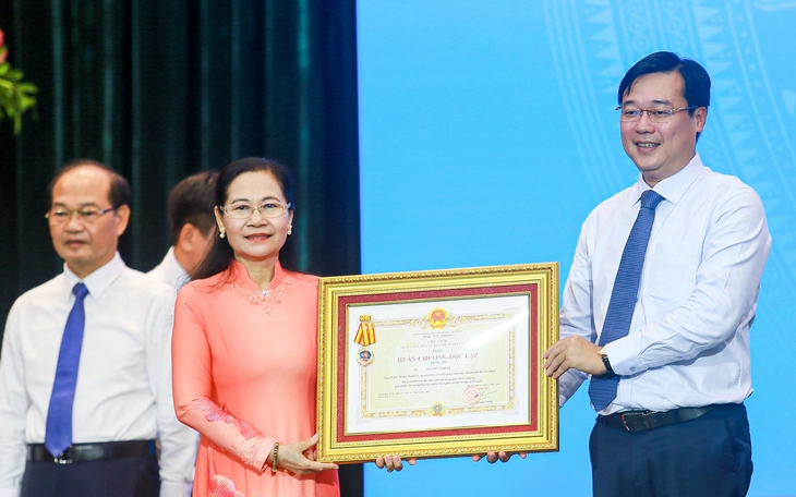 Thủ tướng: Càng khó khăn càng phải tiết kiệm mua sắm, tổ chức hội nghị, hội thảo, đi lại… - Ảnh 3.