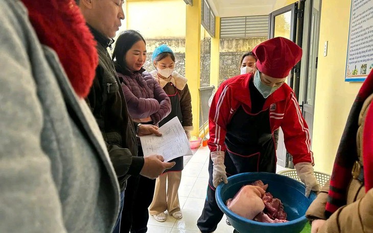 Ăn uống cân bằng để khỏe mạnh, lạm dụng da heo dễ ôm bụng mỡ - Ảnh 3.