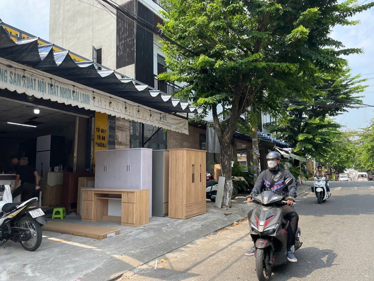 Xử lý lấn chiếm vỉa hè ở Đà Nẵng: Nhiều xã, phường tìm cách giữ sinh kế cho dân - Ảnh 3.