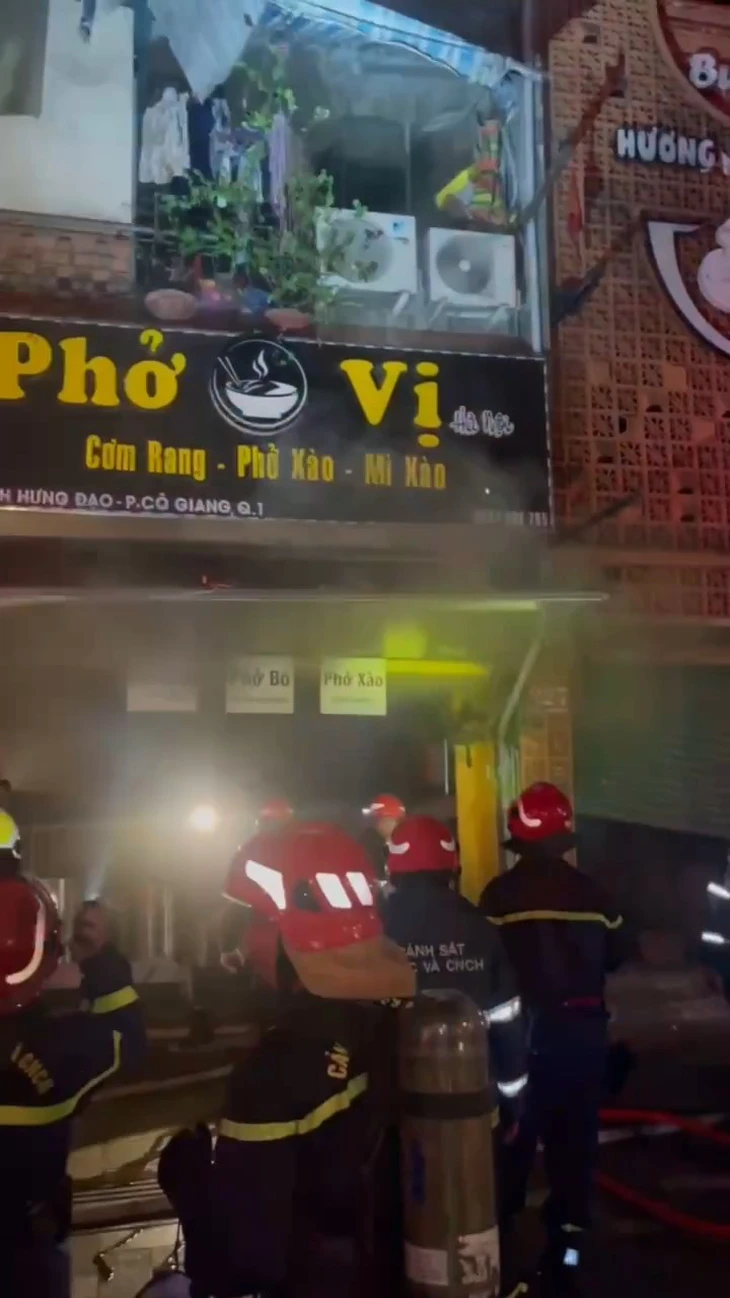 cháy Trần Hưng Đạo - Ảnh 4.
