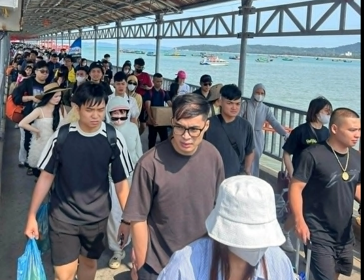 Cô Tô chấn chỉnh việc loạn giá tour 3 đảo - Ảnh 2.