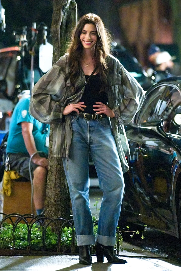 Phối đồ sành điệu như Anne Hathaway trong The Devil Wears Prada 2 - Ảnh 5.