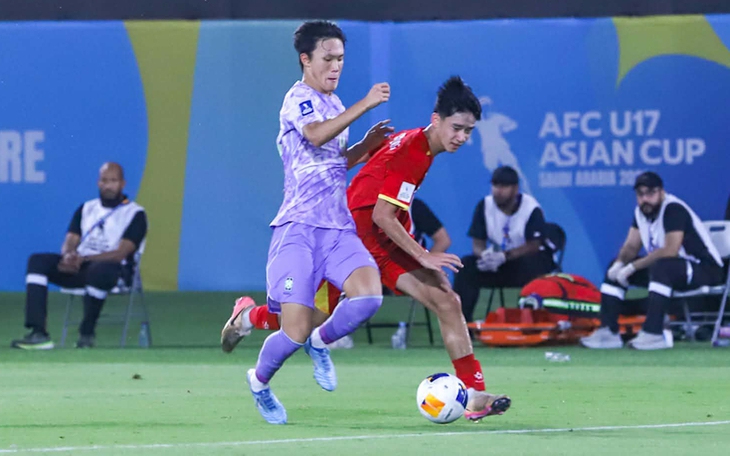 U17 Việt Nam tấn công chớp nhoáng, ghi bàn mở tỉ số - Ảnh 2.