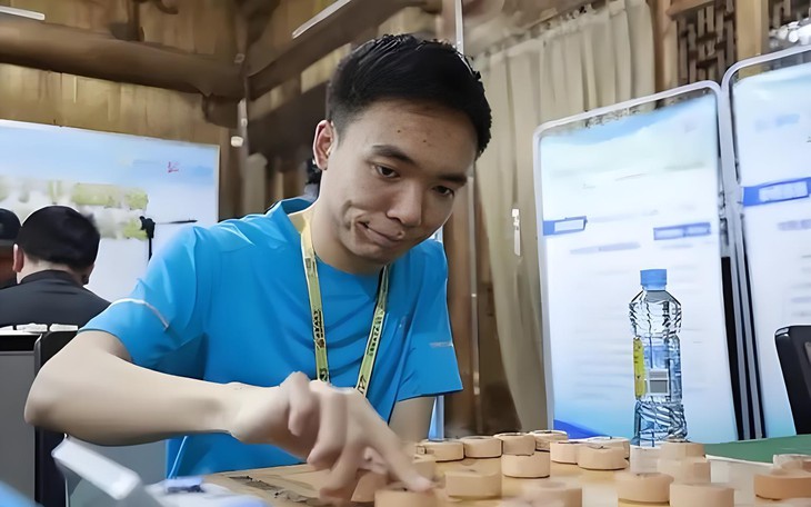Kỳ thủ ngồi xe lăn khuynh đảo làng cờ tướng Trung Quốc - Ảnh 4.