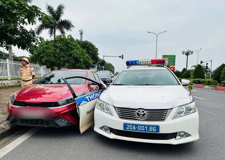 cửa xe - Ảnh 1.