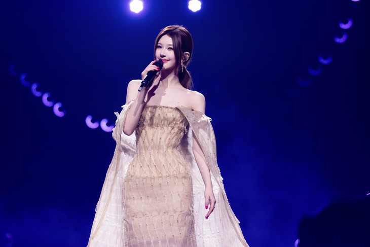 Triệu Lộ Tư diện đầm của Phan Huy trong concert cá nhân đầu tiên - Ảnh 2. Triệu Lộ Tư - Ảnh 2.