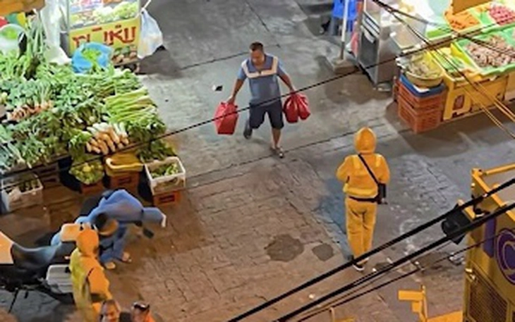 Công an triệu tập nhiều người liên quan vụ bảo vệ Khu chế xuất Tân Thuận đánh người - Ảnh 4.