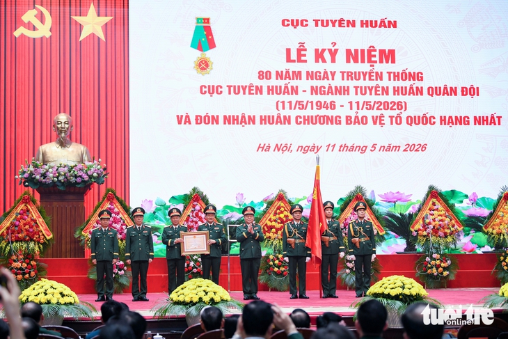 Cục Tuyên huấn đón nhận Huân chương Bảo vệ Tổ quốc hạng nhất - Ảnh 1.