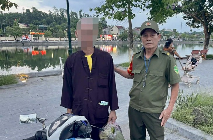 Linh vật ngựa đặt từ Tết Bính Ngọ bốc cháy giữa công viên - Ảnh 2.