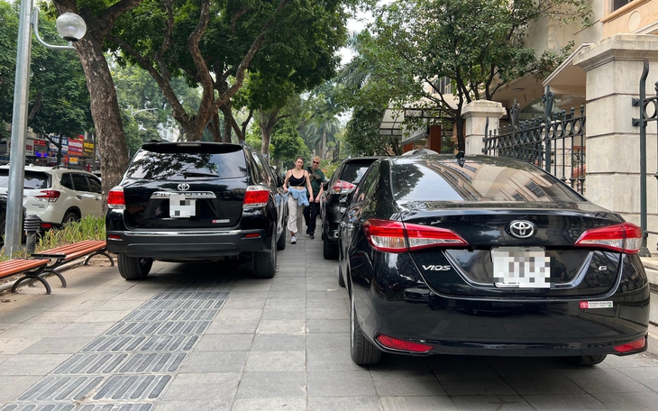Hà Nội lên dự thảo xem xét cho người dân thuê vỉa hè để phát triển kinh tế - Ảnh 4.