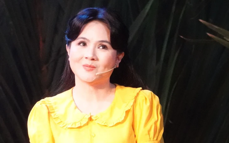 Tác giả Huỳnh Anh xúc động xem vở Cung đàn nước mắt - Ảnh 7.