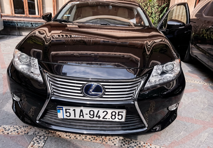 Cận cảnh dàn xe sang Maybach, BMW, Lexus của bà Trương Mỹ Lan sẽ đấu giá trực tuyến ngày 22-5 - Ảnh 3.
