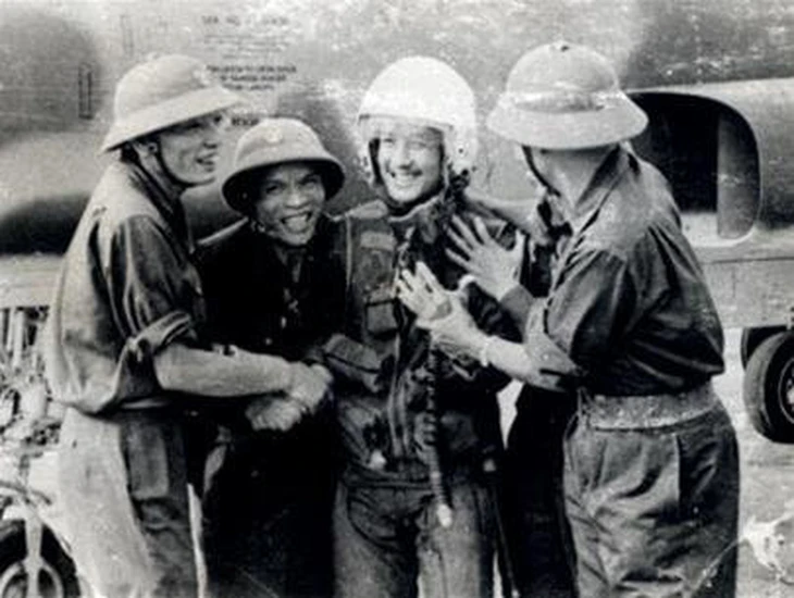 Vùng trời lửa - Ảnh 2.