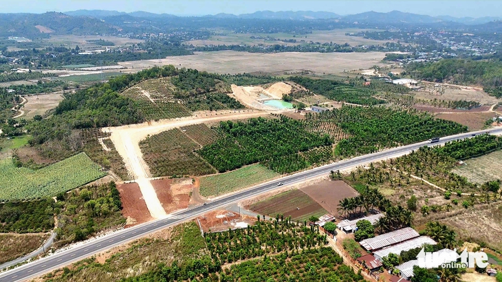 Bị phạt vì làm biến dạng đất nông nghiệp - Ảnh 1.