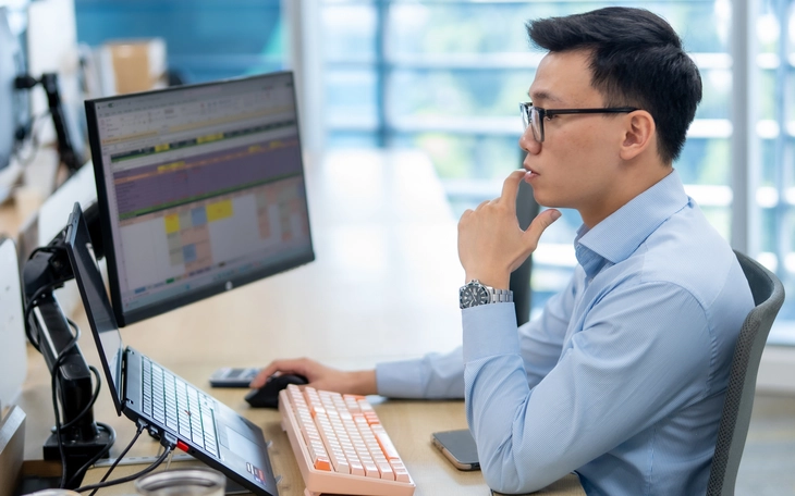 Cổ phiếu 'dòng P' nổi sóng, giải cứu VN-Index ngoạn mục cuối phiên - Ảnh 3.
