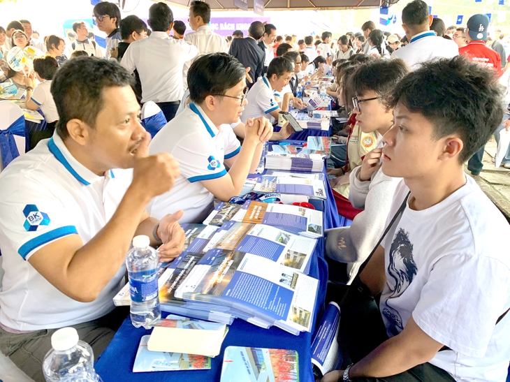 Siết quy đổi điểm xét tuyển đại học - Ảnh 1. xét tuyển - Ảnh 1.