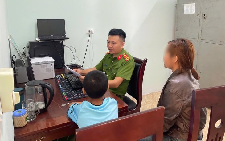 Công an xác minh vụ bé trai nghi bị đánh bầm tím - Ảnh 2.