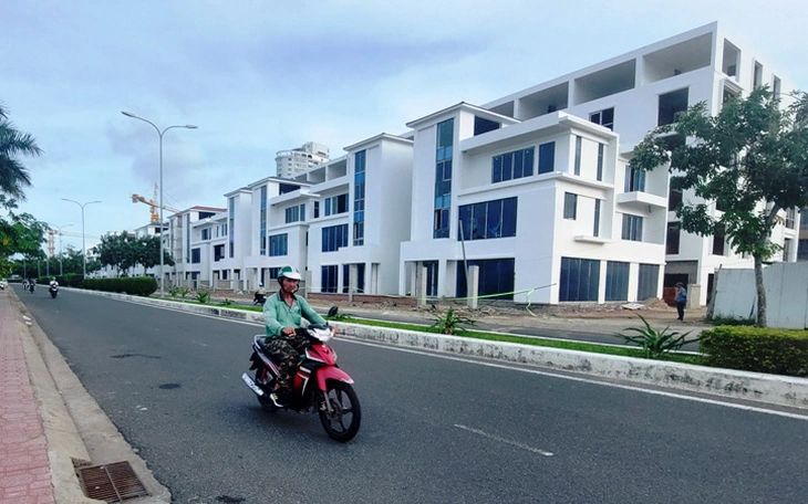 Khánh Hòa lấy góp ý về thu tiền lệ phí trước bạ nhà theo giá chung cả tỉnh  - Ảnh 4.