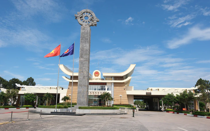 Mở cửa khẩu đường sông ở Cửa khẩu quốc tế Bình Hiệp, Tây Ninh sẽ thu hút thêm 60% hàng quá cảnh  - Ảnh 4.