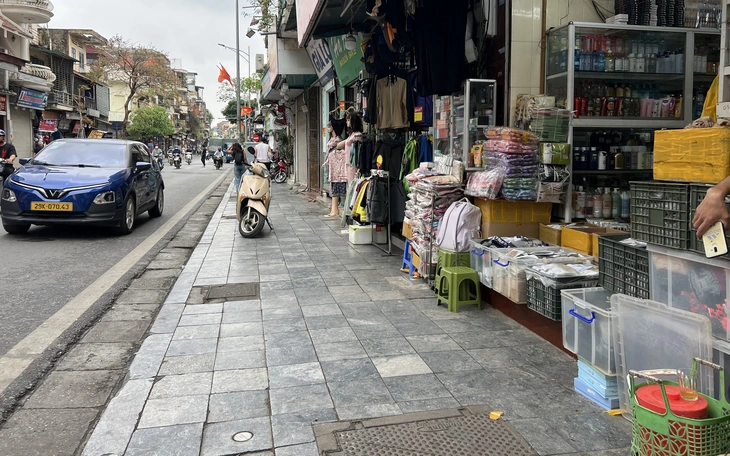 Hà Nội tính cho thuê vỉa hè làm nơi kinh doanh, chuyên gia nói gì? - Ảnh 4.