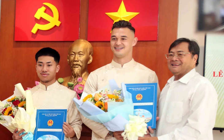 Nguyễn Tài Lộc nhận Quyết định của Chủ tịch nước cho nhập quốc tịch Việt Nam - Ảnh 2.